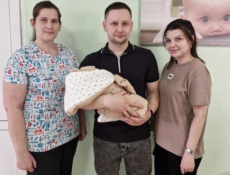 Саратовские врачи выходили недоношенную девочку весом чуть больше килограмма